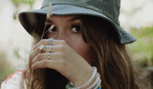 ترس را به بیرون بیندازید