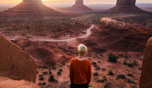 از جایی که هستید به اطراف نگاه کنید