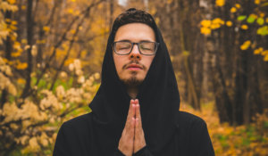 مراقب باشید و دعا کنید