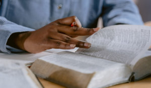Trova le risposte e la forza di cui hai bisogno nella Bibbia