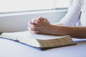 Istenben bízni az érzelmi megpróbáltatások idején